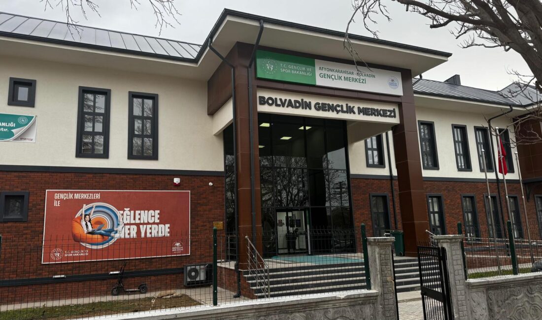 Bolvadin ilçesinde Perşembe Pazarı alanında bulunan Gençlik Merkezi'ne dair uzun