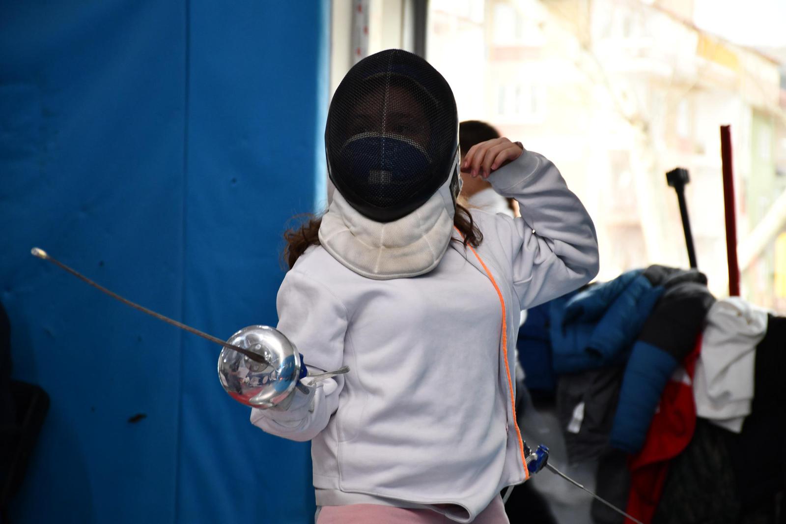 Afyonkarahisar’da okul sporları faaliyetleri kapsamında düzenlenen eskrim müsabakaları, Prof. Dr.