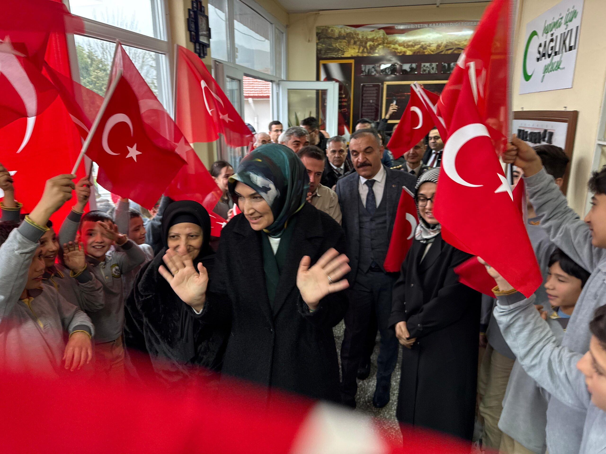 Afyonkarahisar Valisi Doç. Dr. Kübra Güran Yiğitbaşı’nın yanı sıra kurum