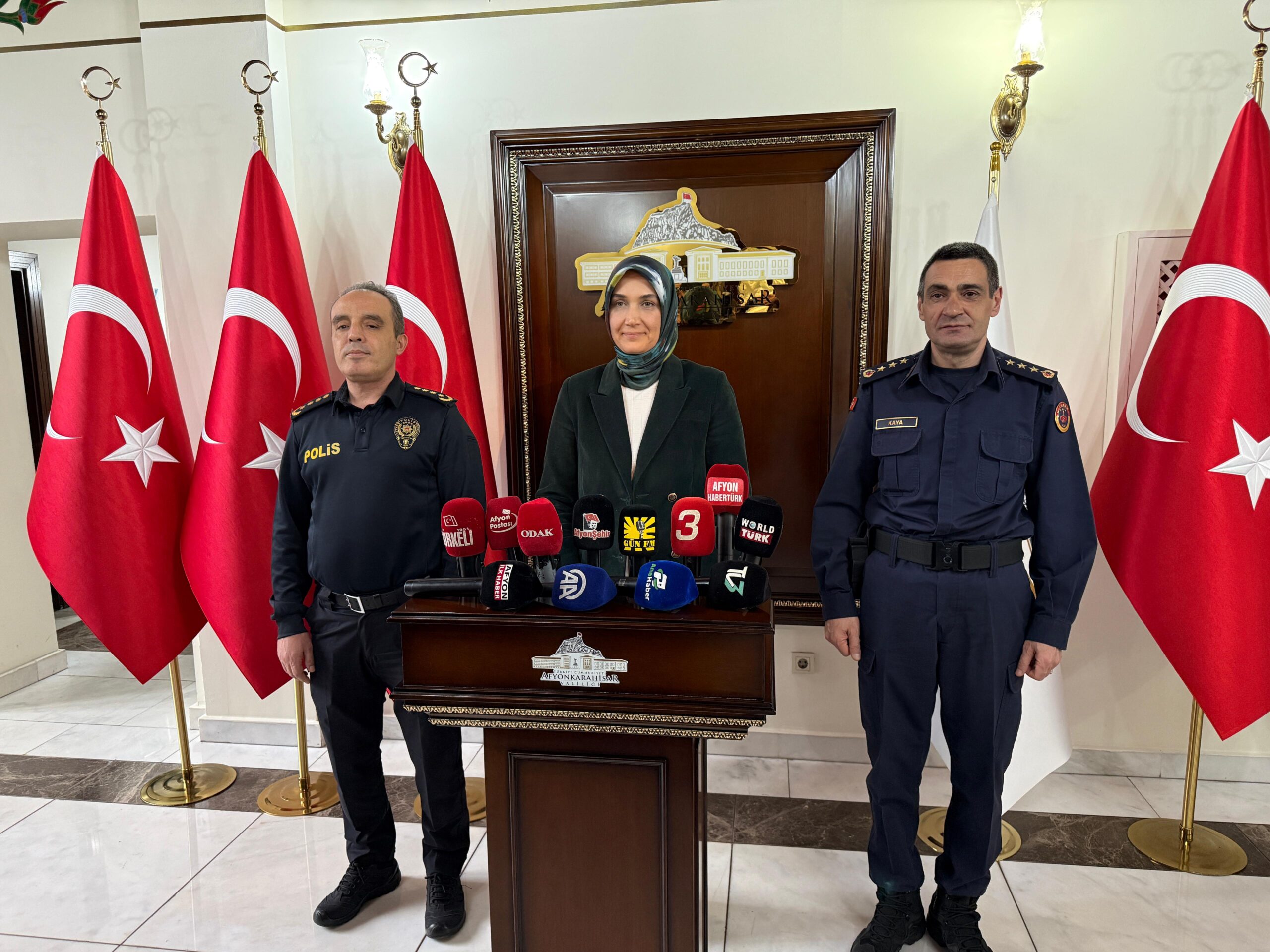 Afyonkarahisar Valisi Doç. Dr. Kübra Güran Yiğitbaşı başkanlığında, Valilik makamında