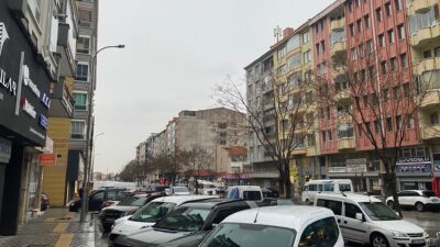 Afyonkarahisar’da sabahın erken saatlerinden itibaren etkili olan yağışlı hava, kent