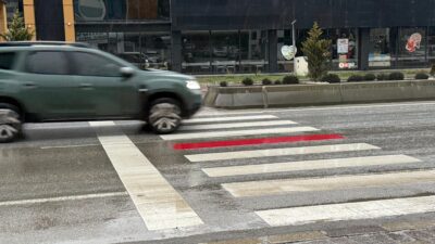 Afyonkarahisar’da Atatürk Bulvarı mevkiinde yaşayan vatandaşlar, her sabaha endişe ile