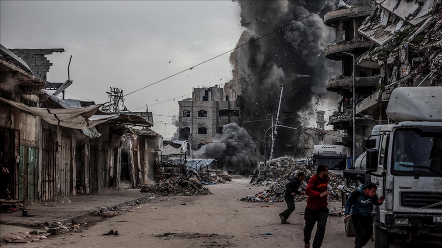 İsrail ordusunun, Gazze Şeridi'nin güneyine düzenlediği saldırıda ikisi çocuk ve