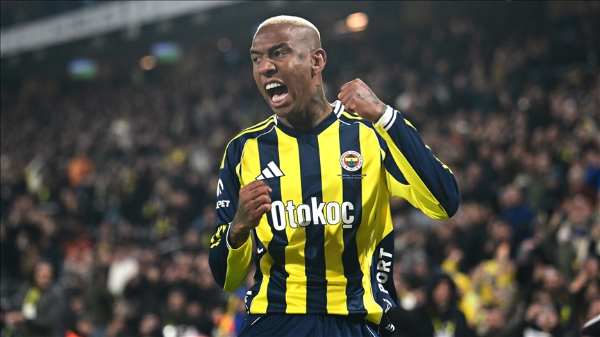 Fenerbahçe'nin Brezilyalı hücum oyuncusu Anderson Talisca, gol yollarındaki performansıyla dikkati