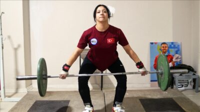 Milli halterci Zehranur Aslan, Türkiye ve Avrupa şampiyonalarında elde ettiği