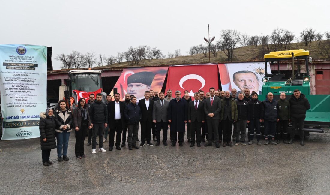 AK Parti Afyonkarahisar Milletvekili Ali Özkaya, Emirdağ ilçesinde teşkilat mensupları,