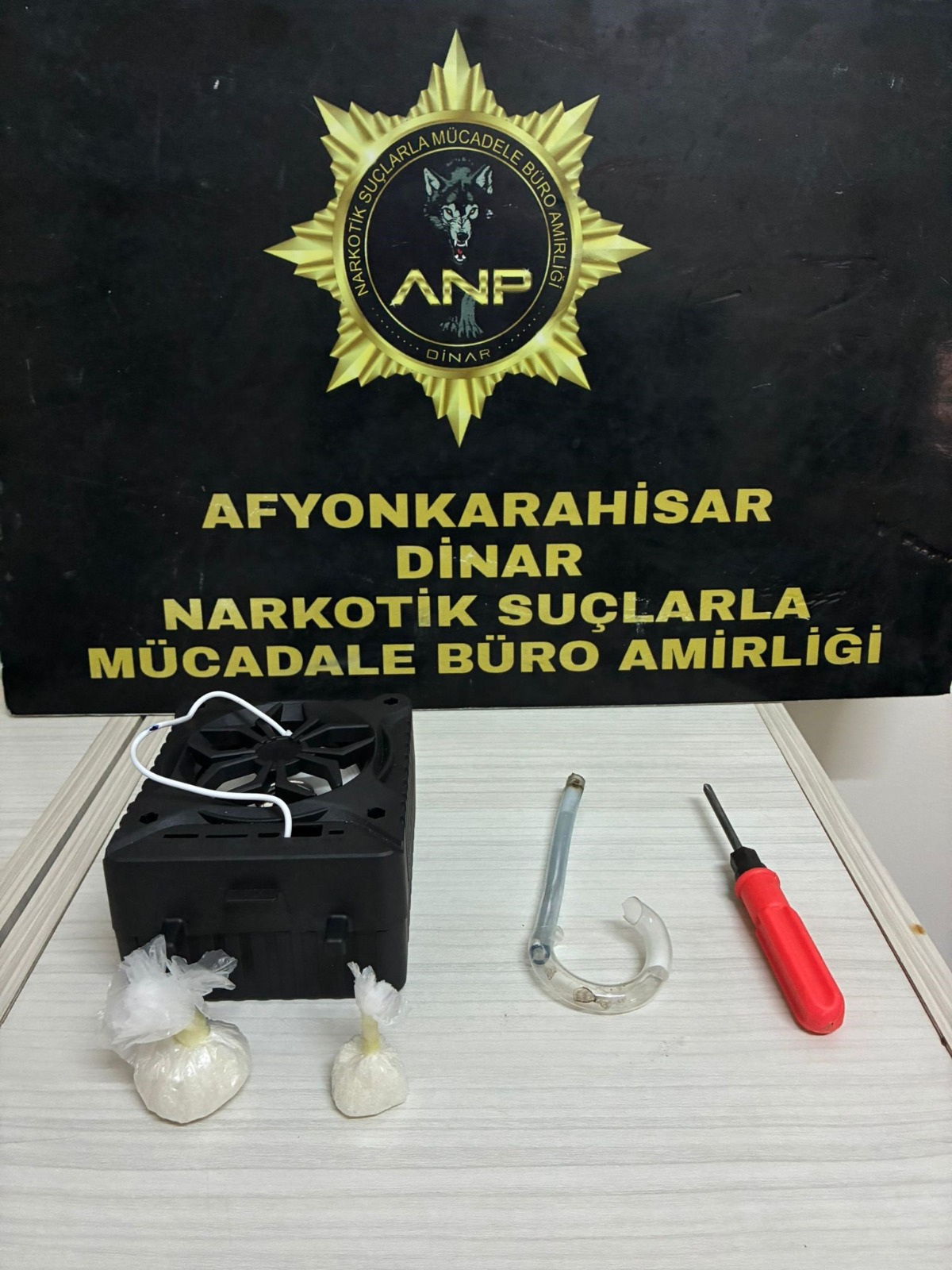 Afyonkarahisar’da uyuşturucu ile mücadele kapsamında denetimlerini sıkılaştıran emniyet güçleri, uygulama