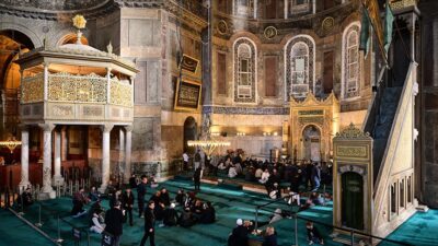 İstanbul'un simge mabedi Ayasofya-i Kebir Cami-i Şerifi'nde, ramazanın manevi iklimi