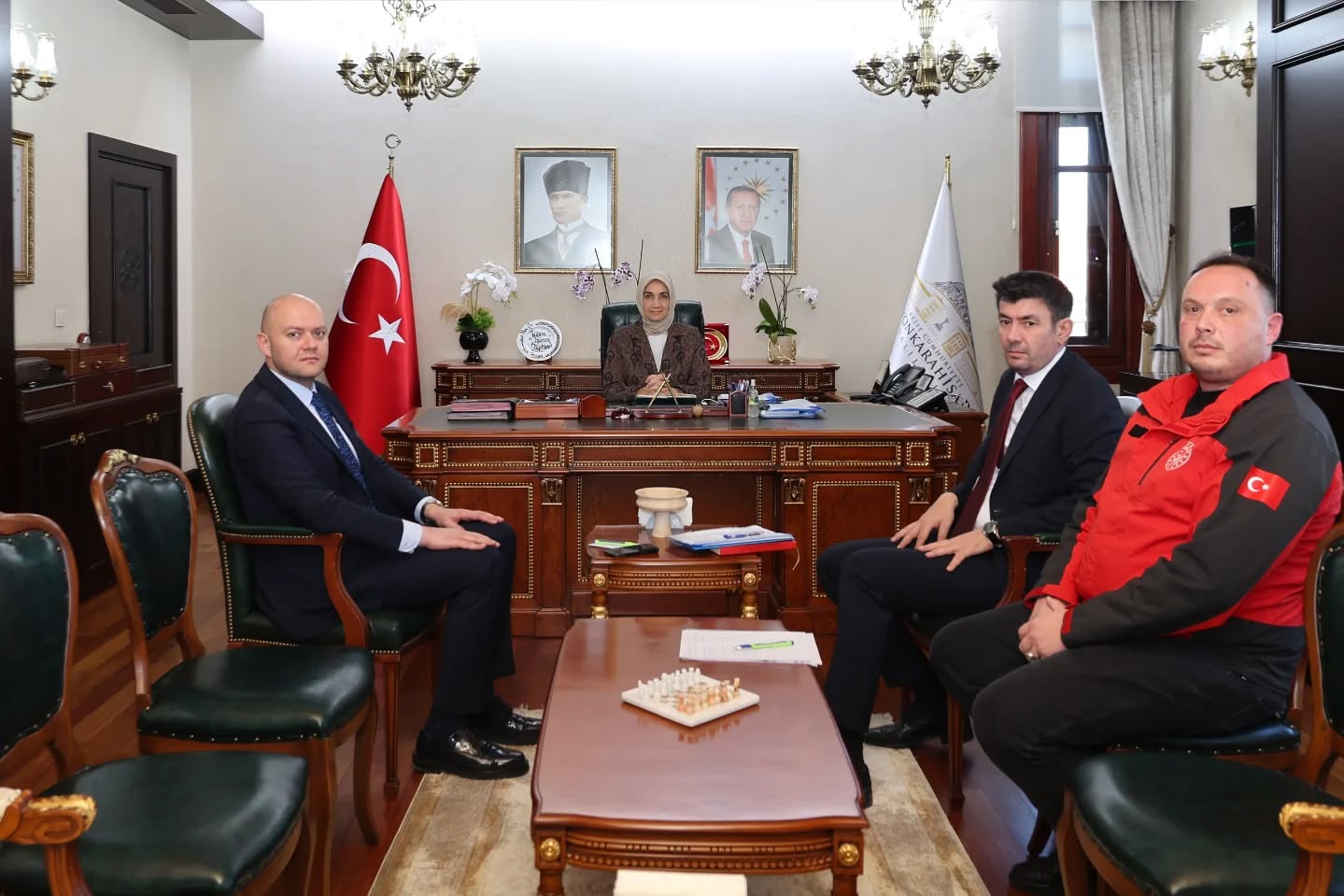 Afyonkarahisar Valisi Doç. Dr. Kübra Güran Yiğitbaşı, Sosyal Yardımlaşma ve