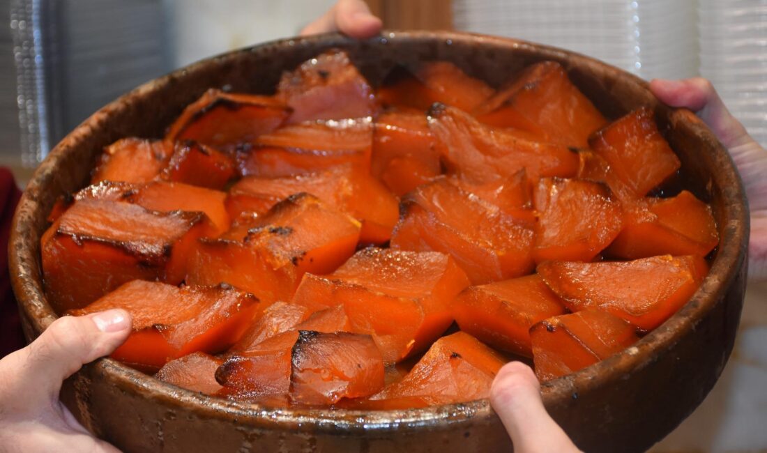 Afyonkarahisar'da ramazan ayında başta güllaç olmak üzere ekmek kadayıfı, kabak tatlısı,  revani