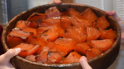 Afyonkarahisar'da ramazan ayında başta güllaç olmak üzere ekmek kadayıfı, kabak tatlısı,  revani