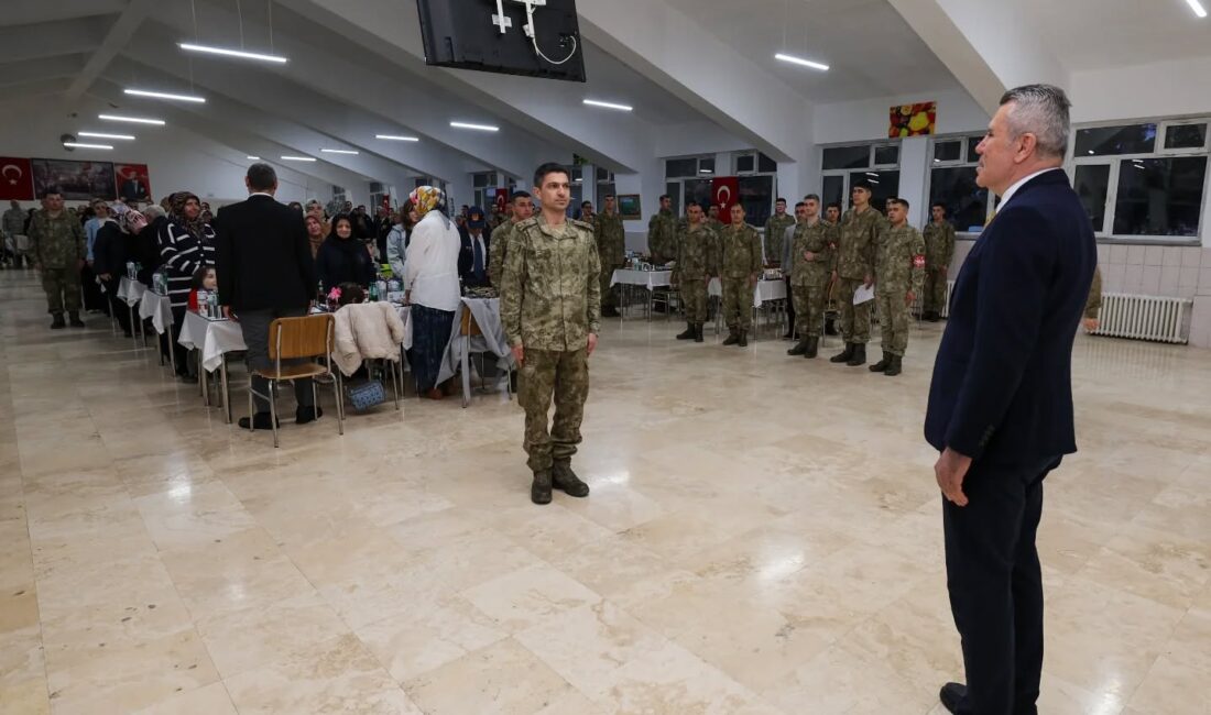 Afyonkarahisar Vali Vekili Yalçın Sezgin ve Belediye Başkanı Burcu Köksal,