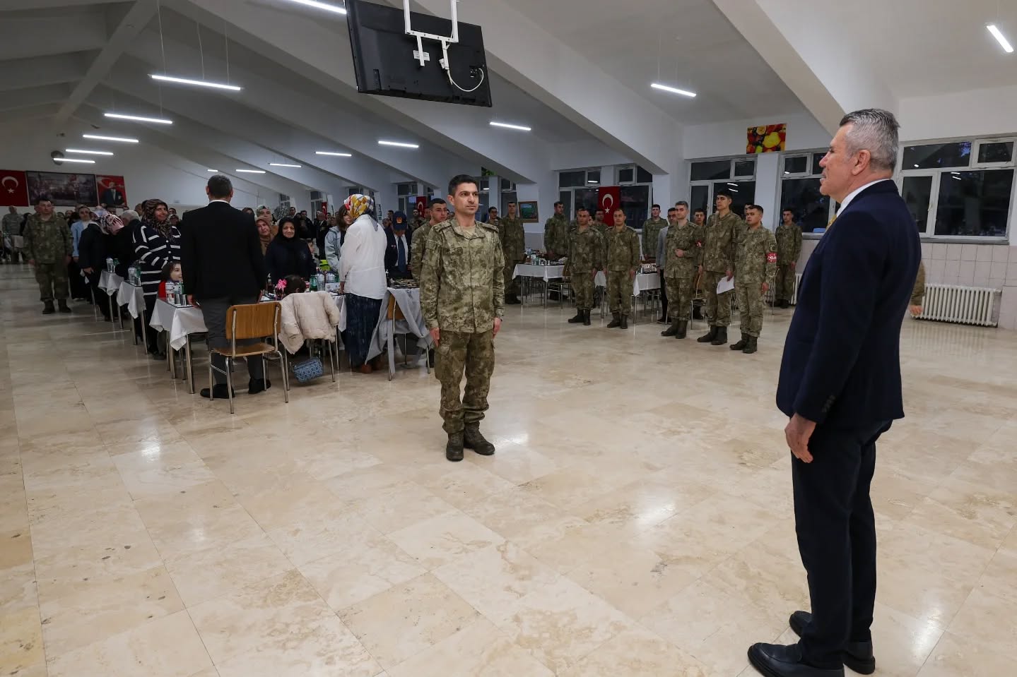 Afyonkarahisar Vali Vekili Yalçın Sezgin ve Belediye Başkanı Burcu Köksal,