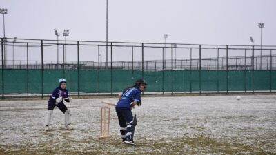 Okul Sporları faaliyet programında yer alan genç kızlar kriket müsabakaları