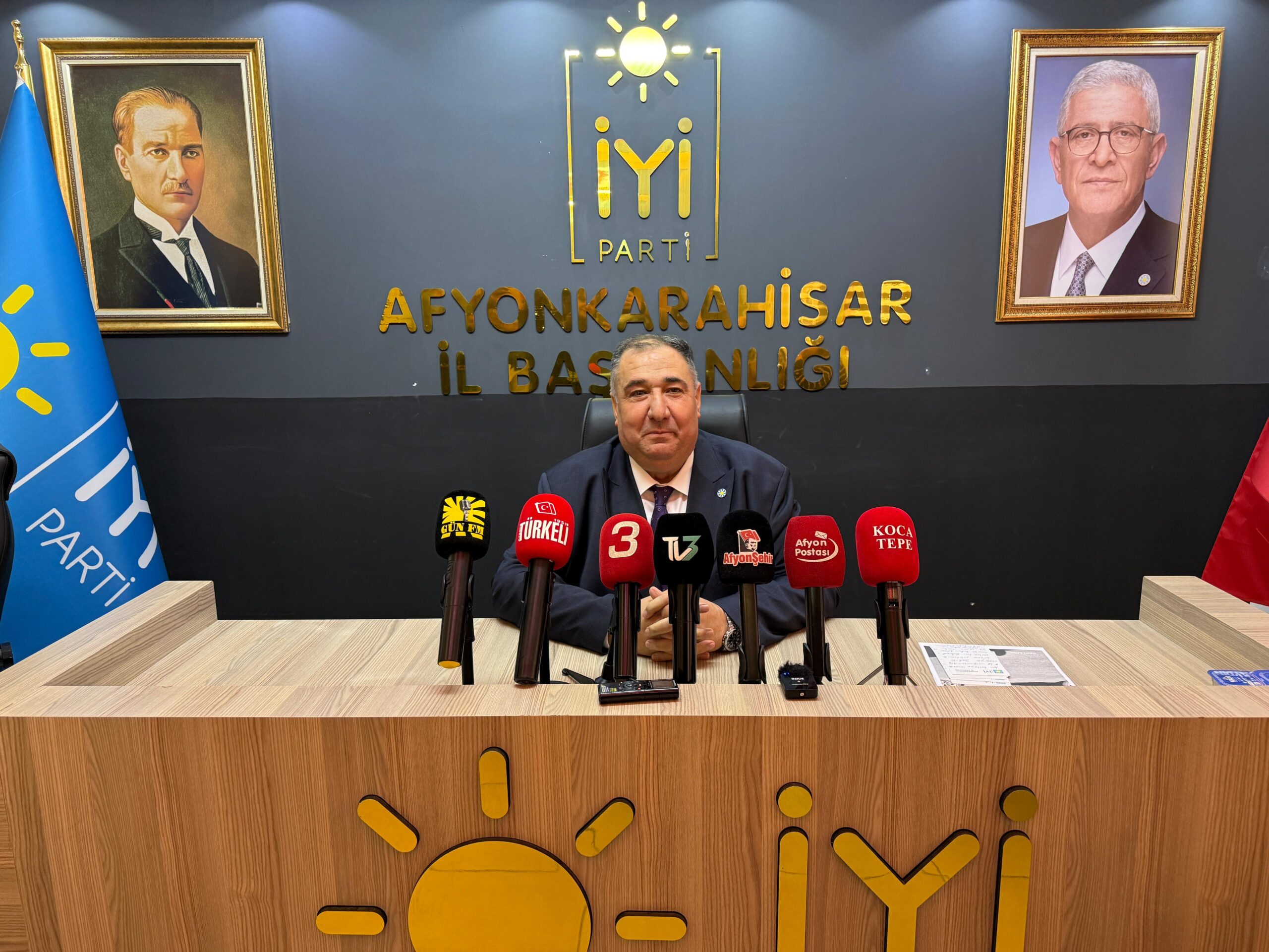 İyi parti Afyonkarahisar İl Başkanlığı binasında düzenlenen haftalık olağan basın
