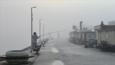Çeşitli illerde etkili olan sis ve soğuk hava günlük yaşamı
