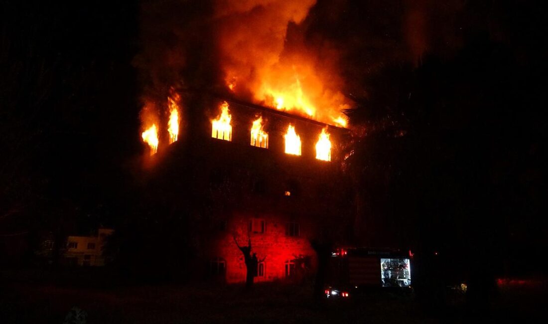 İspanya’nın Katalonya özerk bölgesinde bulunan Barselona şehrinde, 5 katlı bir