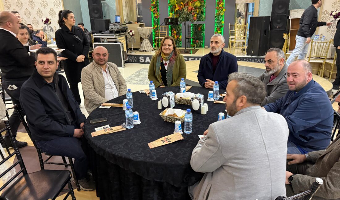 Afyonkarahisar Belediye Başkanı Burcu Köksal, bir düğün Salonu’nda düzenlenen iftar