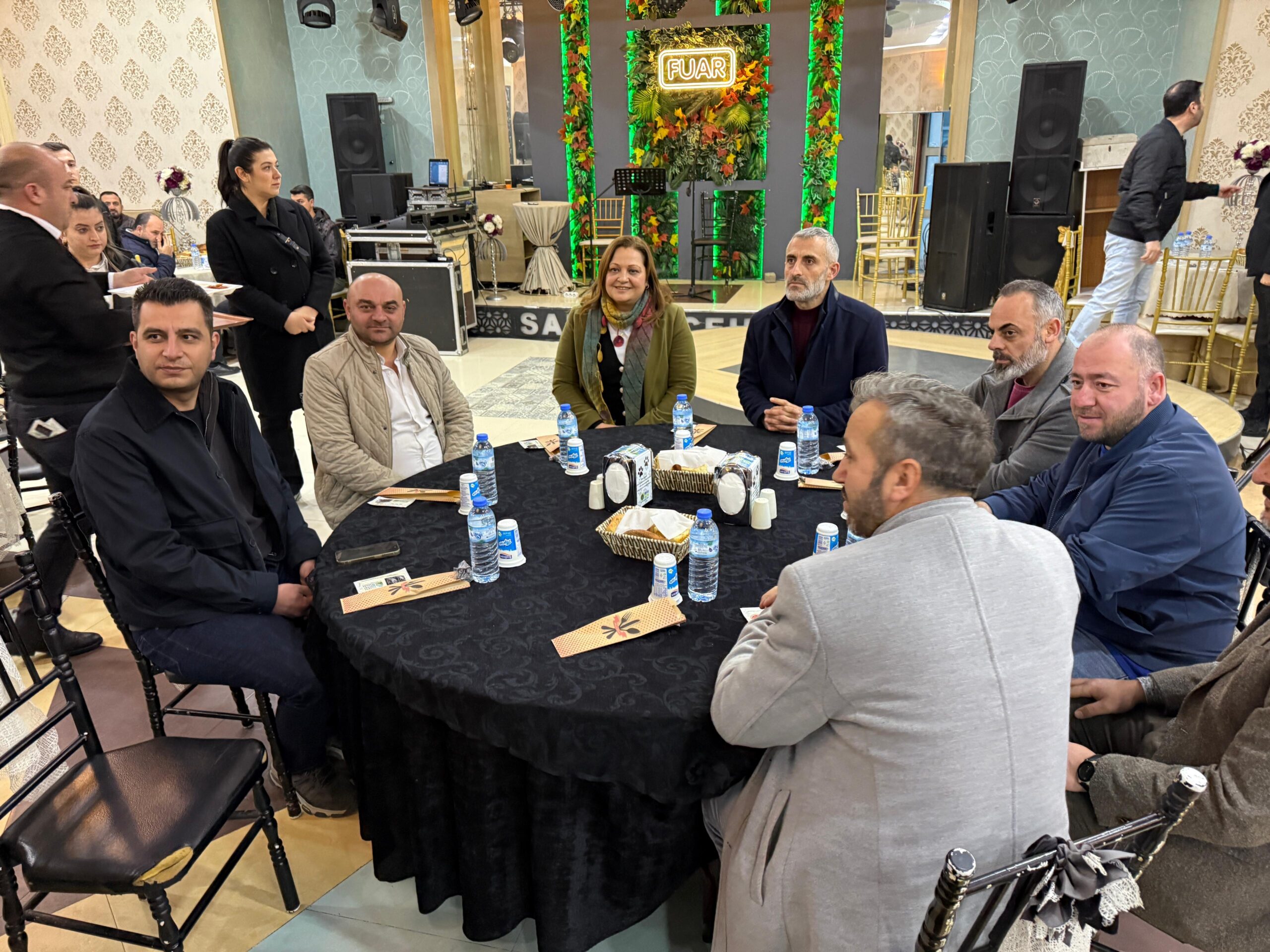 Afyonkarahisar Belediye Başkanı Burcu Köksal, bir düğün Salonu’nda düzenlenen iftar