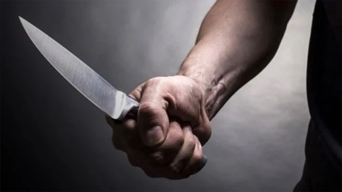 Afyonkarahisar'da 23 yaşındaki bir genç, sokak ortasında tartıştığı şahsı göğsünden