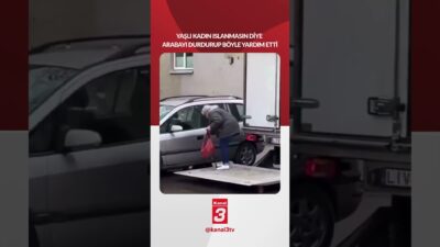 Yaşlı kadın ıslanmasın diye arabayı durdurup böyle yardım etti! 📶https://kanal3.com.tr/