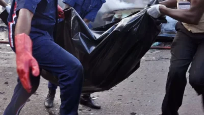 Nijerya'nın Kano eyaletinde yolcu taşıyan bir tırın dikkatsiz sürüş nedeniyle