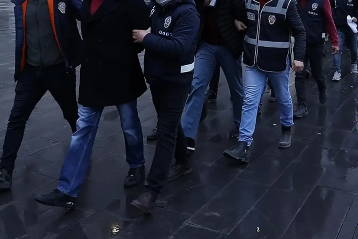 İstanbul merkezli yürütülen dev operasyonda, emniyet ve yargı içerisinden suç