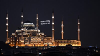 İslam dünyasında manevi bir arınma ve müjde gecesi olarak kabul