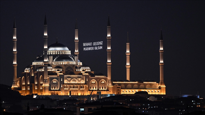 İslam dünyasında manevi bir arınma ve müjde gecesi olarak kabul