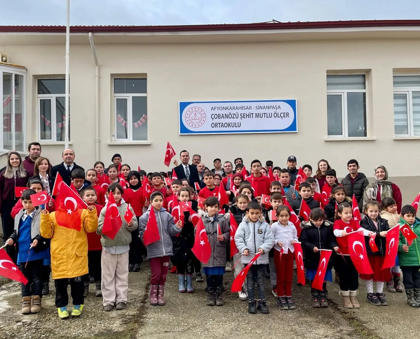 Afyonkarahisar Valisi Kübra Güran Yiğitbaşı’nın ziyareti sırasında şehit annesinin dile