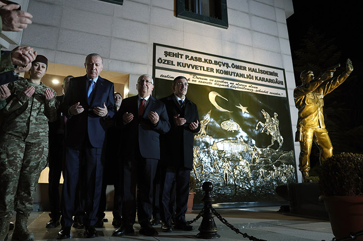 Cumhurbaşkanı Recep Tayyip Erdoğan, Ömer Halisdemir'in şehit olduğu noktadaki anıtın