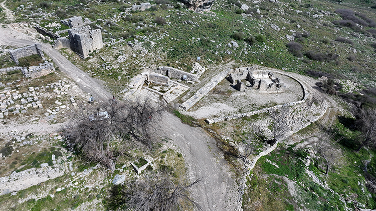 Antalya'nın Serik ilçesindeki Sillyon Antik Kenti'nde, Osmanlı döneminde köy merkezi