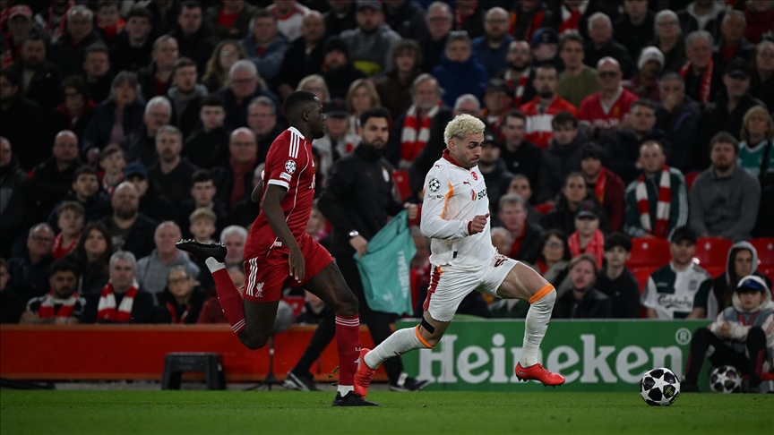 Galatasaray, 1-0'lık avantajla konuk olduğu İngiltere temsilcisi Liverpool'a 4-0 yenilerek