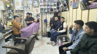 Afyonkarahisar'da bayram tıraşını son güne bırakan birçok vatandaş, Ramazan Bayramı'nı