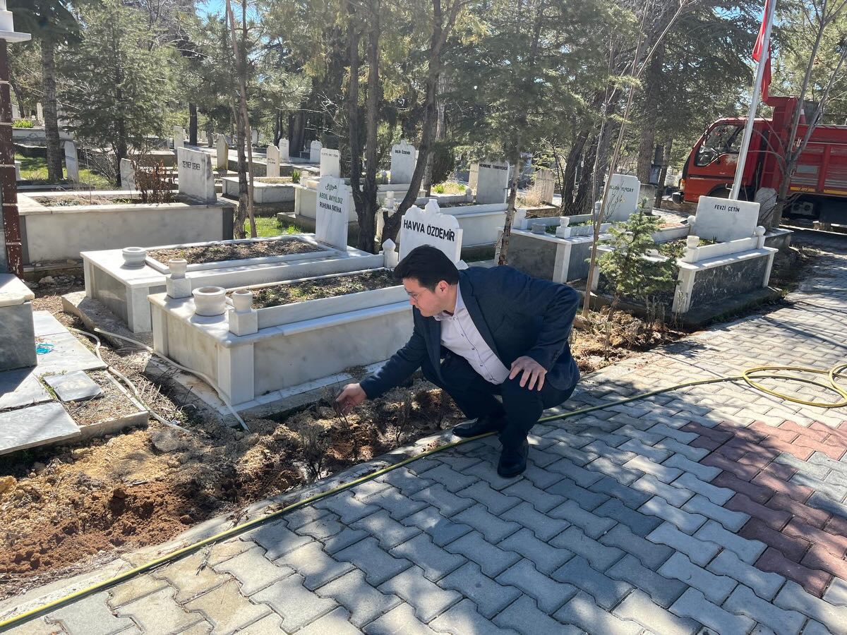 Bolvadin Belediyesi Fen İşleri Müdürlüğü Park ve Bahçeler ekipleri tarafından,