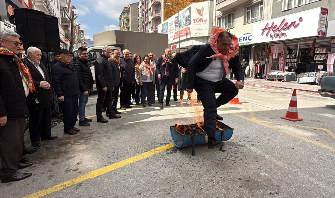 İYİ Parti Afyonkarahisar İl Başkanlığı, haftalık basın toplantısını Nevruz coşkusuyla