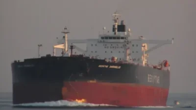 İstanbul Boğazı’nın 15 mil açığında, Karadeniz sularında ham petrol yüklü