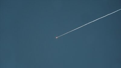 İran'dan ateşlenen füzeler nedeniyle İsrail'in bazı kentlerinde sirenler devreye girdi.