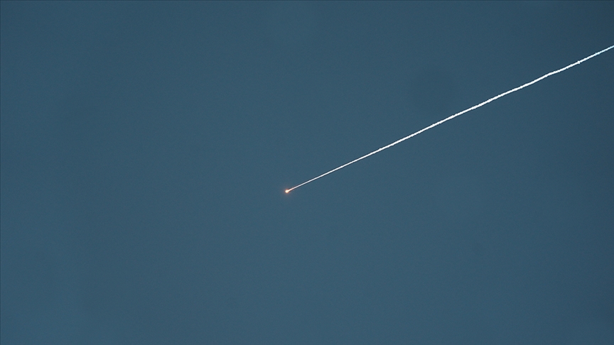 İran'dan ateşlenen füzeler nedeniyle İsrail'in bazı kentlerinde sirenler devreye girdi.