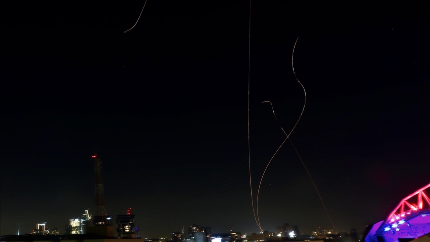 ABD-İsrail'in ortak saldırılarını sürdürdüğü İran, İsrail'in kuzeyini hedef alan bir