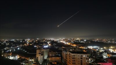 İran'ın İsrail genelinde sirenlerin çalmasına ve paniğe yol açan ardı