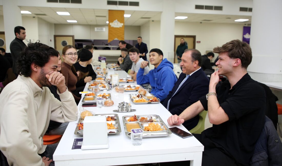 Afyon Kocatepe Üniversitesi (AKÜ) Rektörü Prof. Dr. Mehmet Karakaş, iftar