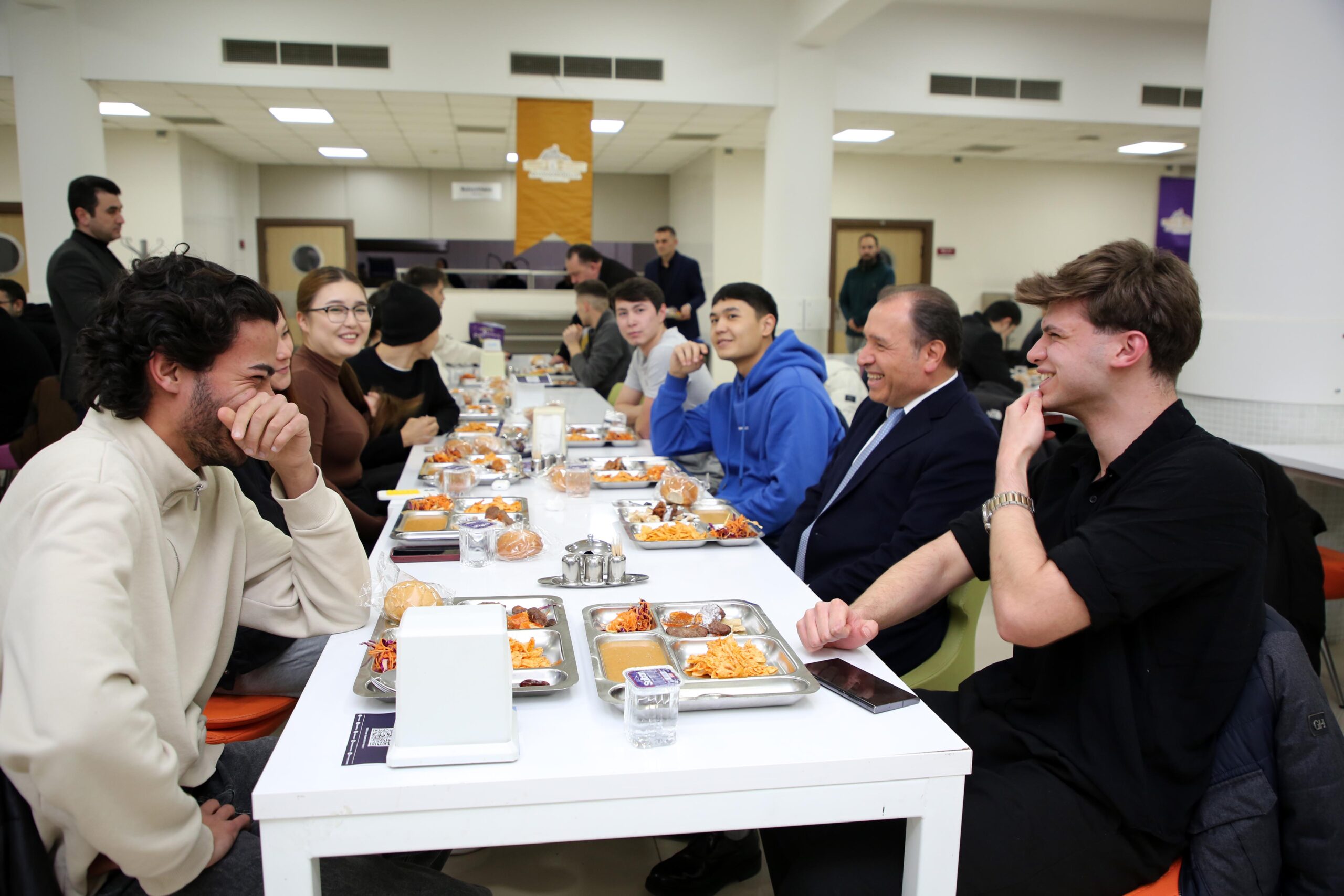 Afyon Kocatepe Üniversitesi (AKÜ) Rektörü Prof. Dr. Mehmet Karakaş, iftar
