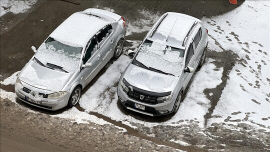 Ardahan ve Kars'ta kar, Erzurum'da ise karla karışık yağmur etkili