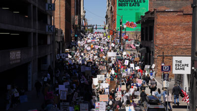 ABD genelinde kalabalık kitleler, "Krallara Hayır (No Kings)" protestolarında bir