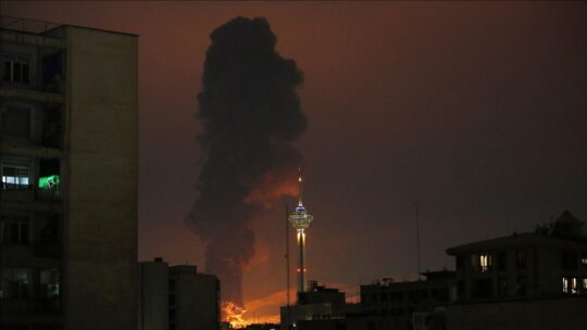 İsrail ordusunun İran'a yönelik yeni saldırı dalgası başlattığını açıklamasının ardından