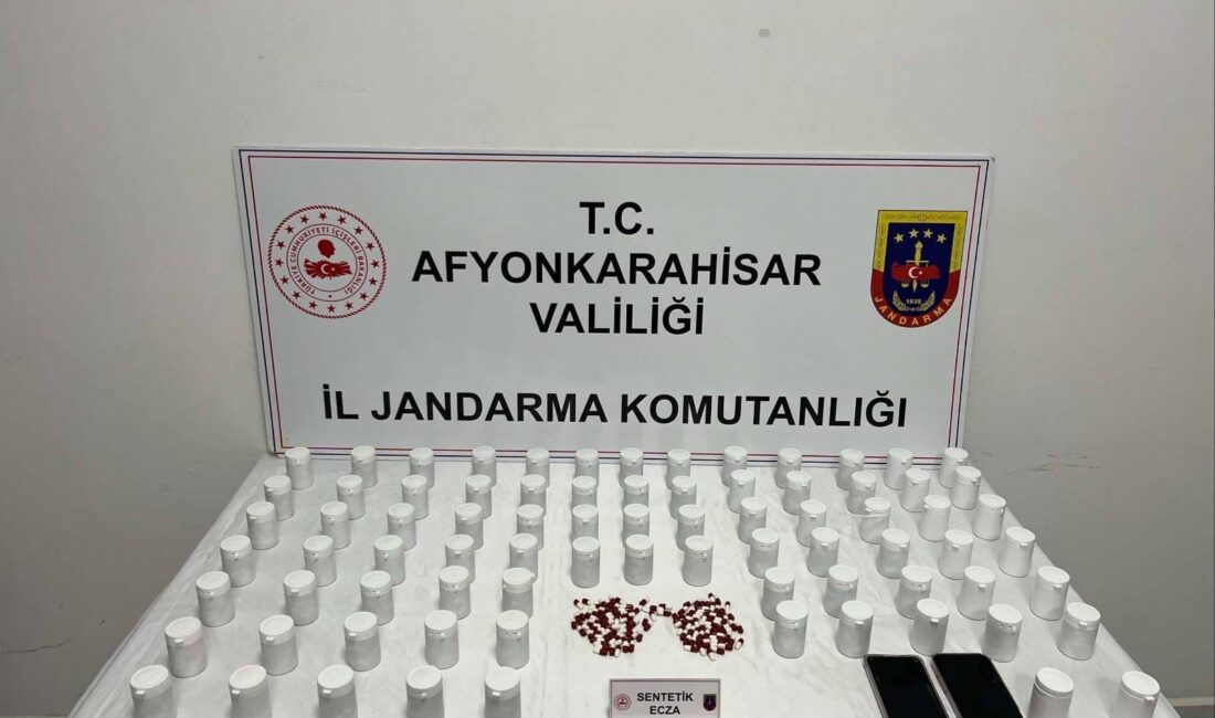 Afyonkarahisar’da jandarma ekiplerinin düzenlediği operasyonda binlerce sentetik uyuşturucu hap ele