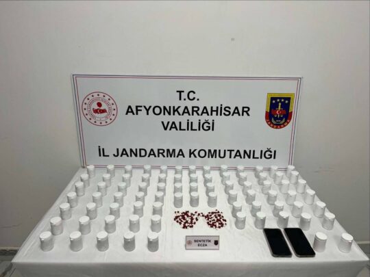 Afyonkarahisar’da jandarma ekiplerinin düzenlediği operasyonda binlerce sentetik uyuşturucu hap ele
