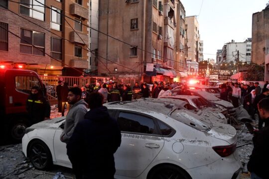 İsrail ordusu, halkı yerlerini terk etmeye zorladığı Lübnan'ın başkenti Beyrut'ta