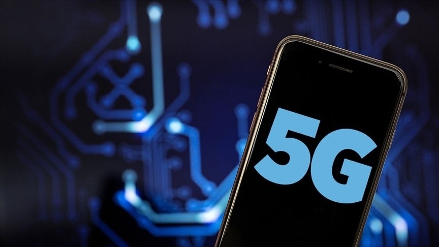5G teknolojisiyle uyumlu telefon ve sim karta sahip kullanıcılar, hem